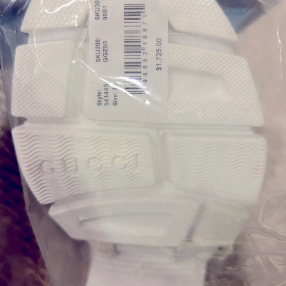 New Women’s Size 36 Gucci Sneakers, Comes With Everything Shown, $1725 Retail - Picture 3 of 5